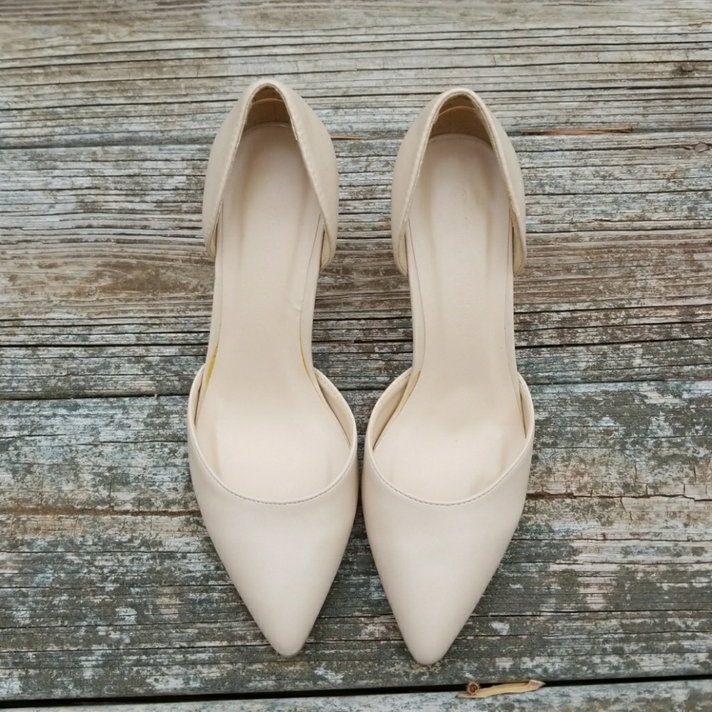 Nude Pumps